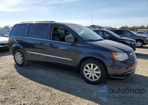 2013 Chrysler Town & Country Touring z USA, uszkodzony, nr VIN 2C4RC1BG7DR821610